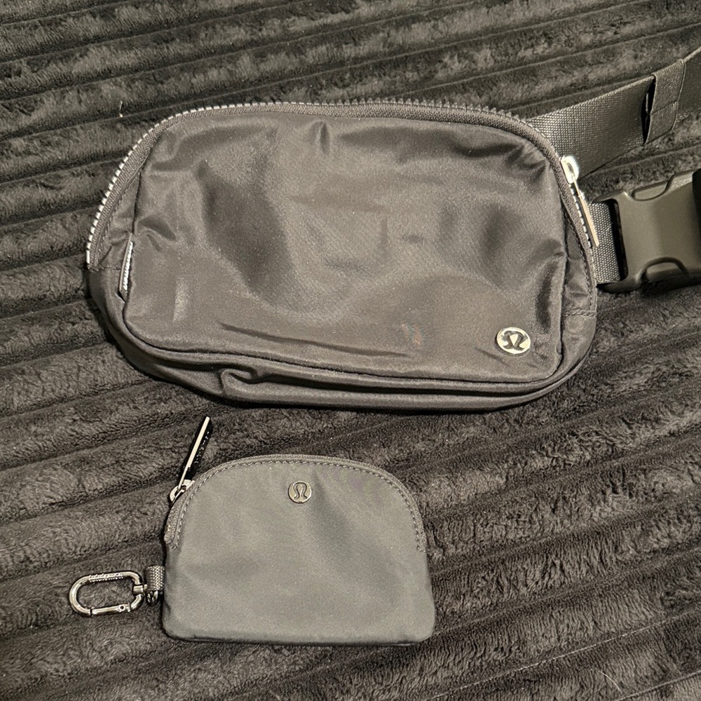 Lululemon athletica Black Belt Bag w/ mini pouch included